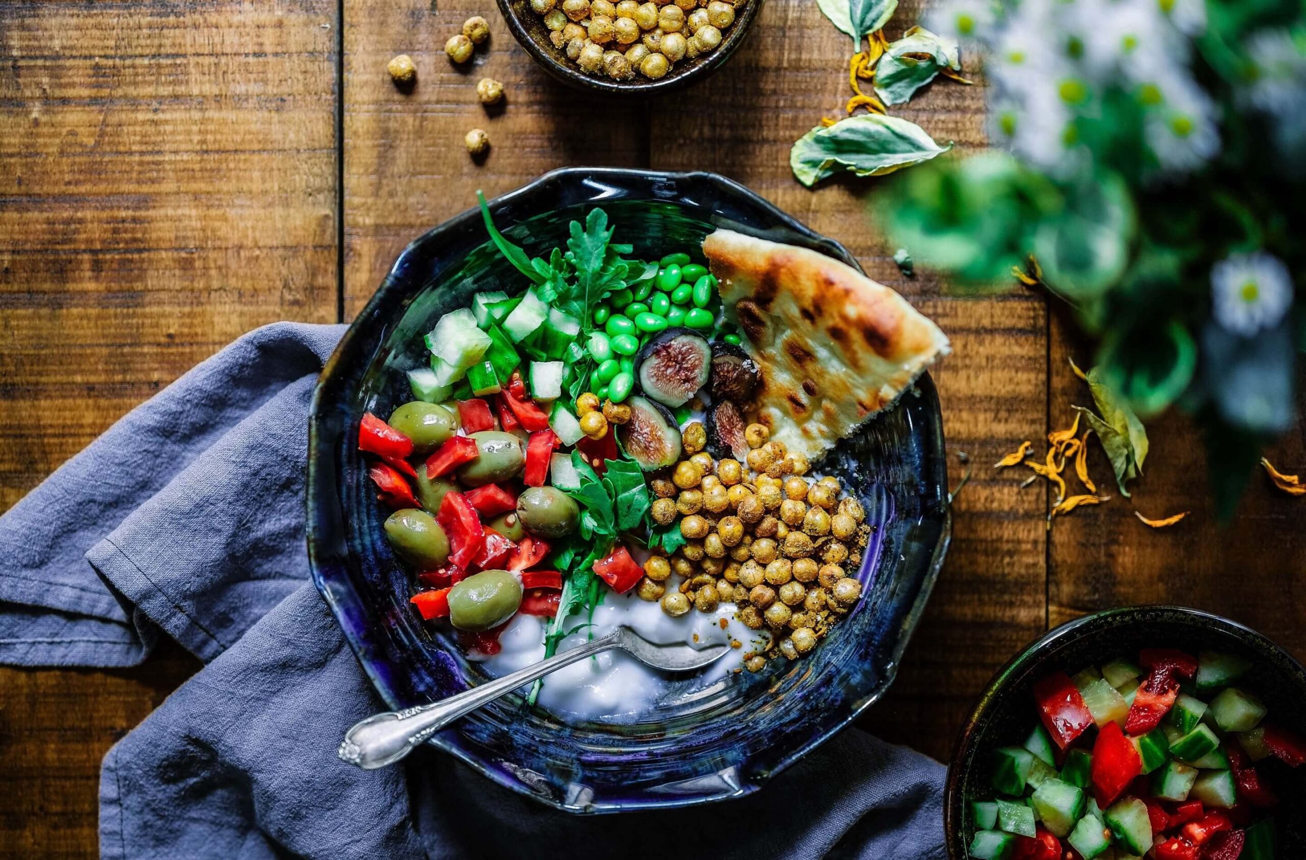 #P Lunch Favourite with Salad, Naan And Beans